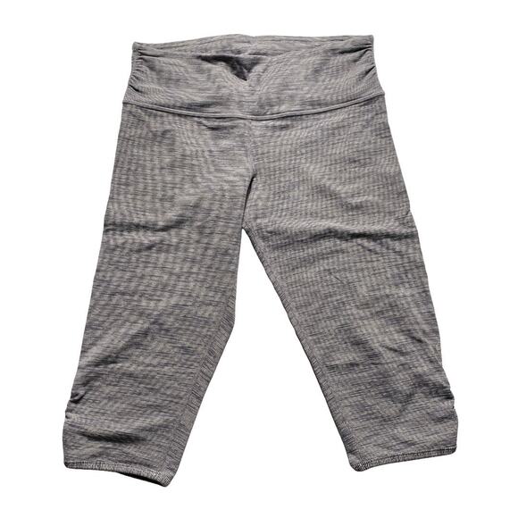 Lululemon Cropped Leggings Sz 4 Gray Striped Ruched Hem Capri Yoga Pants - Picture 1 of 9
